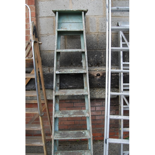 624 - WOODEN STEP LADDER