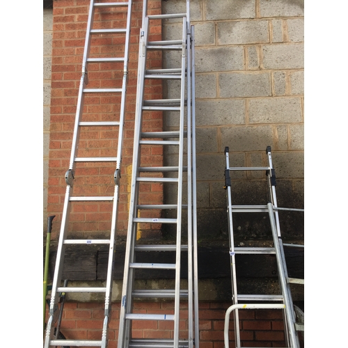 679 - ALUMINIUM TRIPLE EXTENDING LADDER