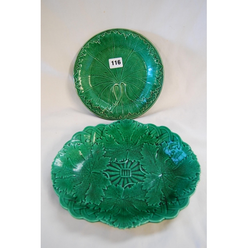 116 - 19TH CENTURY WEDGWOOD GREEN LEAF OVAL DISH AND GREEN LEAF PLATE