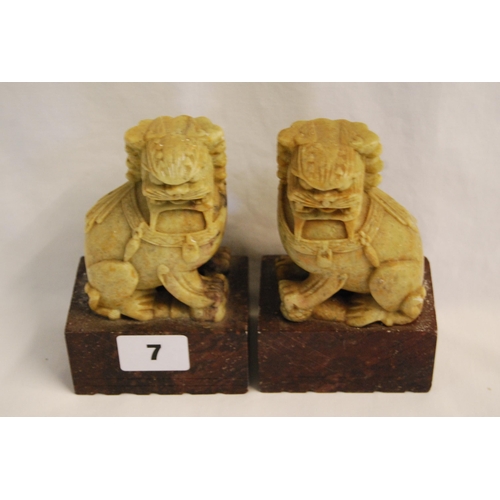 7 - PAIR OF 19TH CENTURY CARVED JADE TEMPLE LIONS ON RECTANGULAR BASES (12CM)