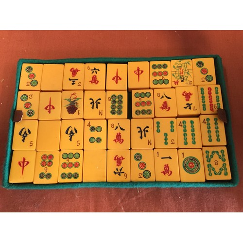 170 - CHINESE MAHJONG GAME SET IN LEATHER CARRY CASE