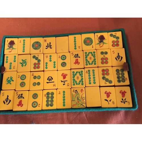 170 - CHINESE MAHJONG GAME SET IN LEATHER CARRY CASE