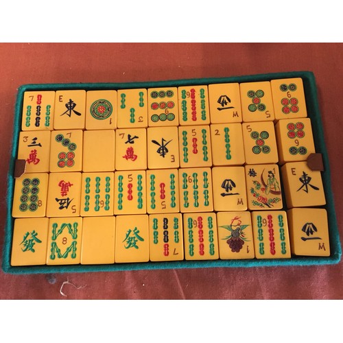 170 - CHINESE MAHJONG GAME SET IN LEATHER CARRY CASE