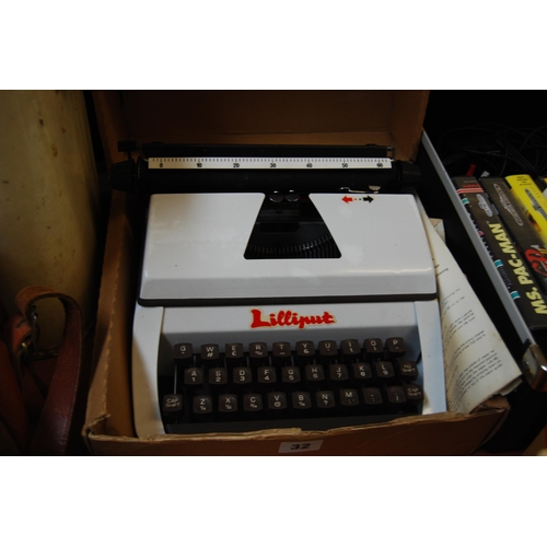 32 - LILLIPUT CHILD'S TYPEWRITER