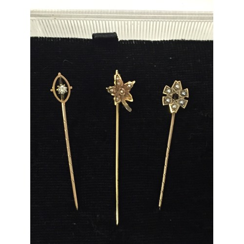 22 - 14K GOLD LEAF SHAPED STICK PIN SET PEARLS, 9CT GOLD PIN SET DIAMOND & 9CT GOLD PIN SET PEARLS (2.8gm... 