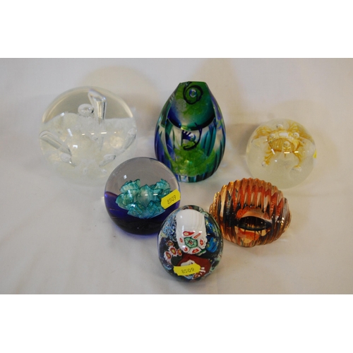 12 - 5 VARIOUS CAITHNESS GLASS PAPERWEIGHTS (