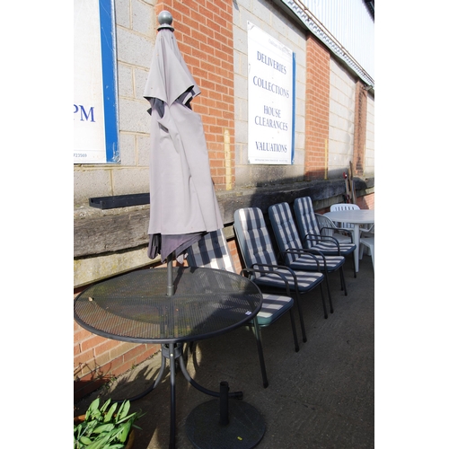 763 - CIRCULAR METAL GARDEN TABLE, 4 CHAIRS, PARASOL & CUSHIONS