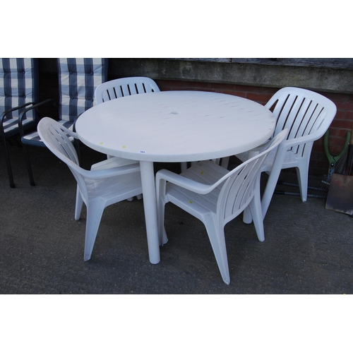 764 - CIRCULAR WHITE PLASTIC GARDEN TABLE & 4 CHAIRS