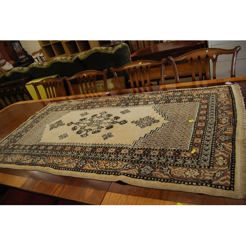 547 - BORDERED WOOL RUG