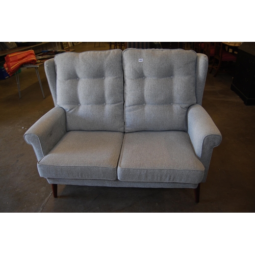 553 - MODERN 2 SEATER SETTEE