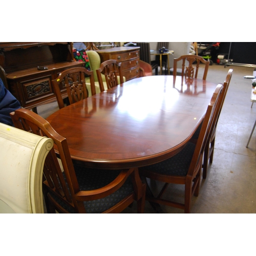 578 - REPRODUCTION OVAL MAHOGANY EXTENDING DINING TABLE & 6 CHAIRS