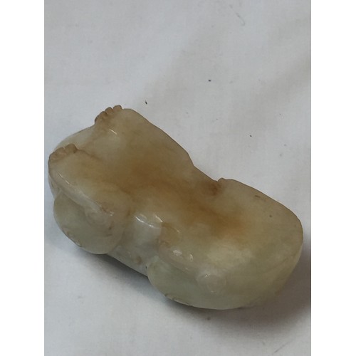 70 - PALE GREEN & RUSSET JADE RECUMBENT MYTHICAL BEAST YUAN/MING DYNASTY (9.5CM)