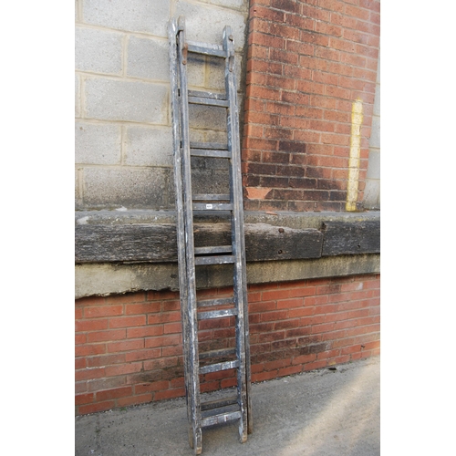 631 - WOODEN EXTENDING LADDER
