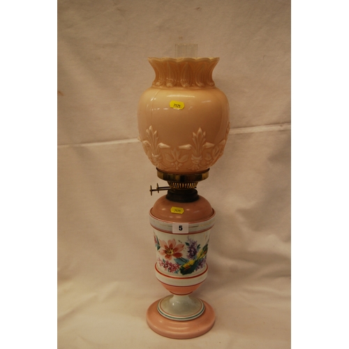 5 - VICTORIAN PEACH & PAINTED GLASS OIL LAMP DECORATED FLOWERS WITH EMBOSSED PEACH GLASS SHADE