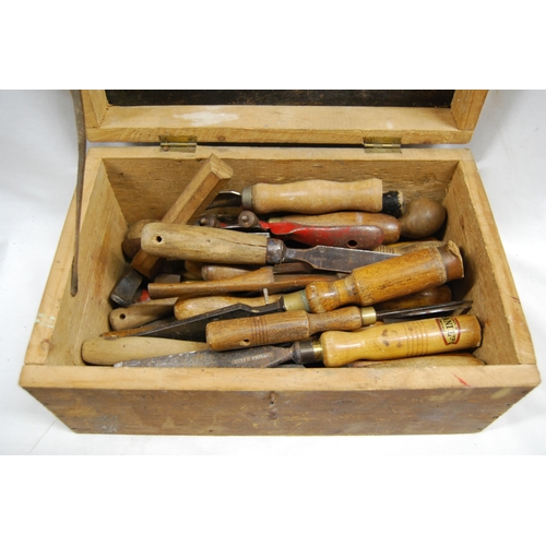 206 - BOX OF VINTAGE HAND TOOLS INCLUDING CHISELS, ETC