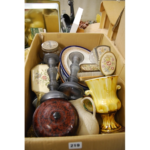 219 - BOX OF MISCELLANEOUS ITEMS INCLUDING BAKELITE BOX, PAIR OF FROSTED GLASS CANDLESTICKS, DRESSING TABL... 