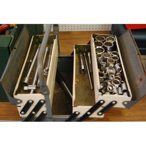 METAL TOOL BOX AND SOCKET SET