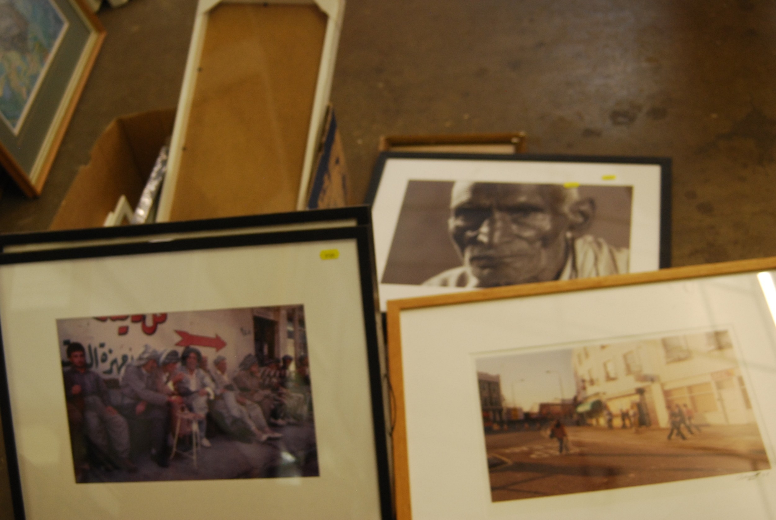 QUANTITY OF PICTURE FRAMES & PICTURES