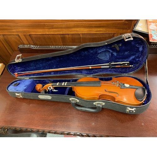 237 - 1/4 size violin