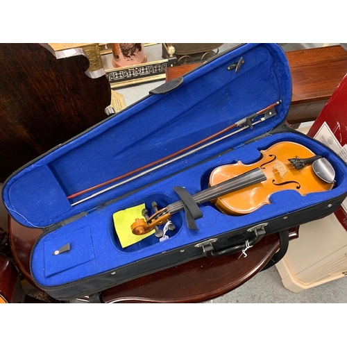 238 - 1/2-3/4 size violin