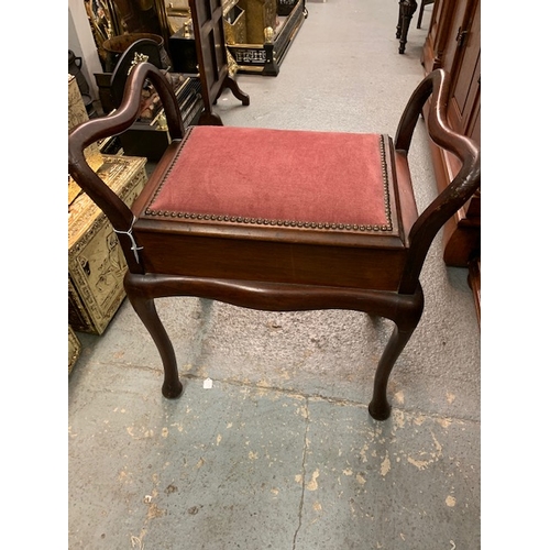 252 - Beautiful mahogany piano stool with music well