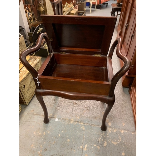 252 - Beautiful mahogany piano stool with music well