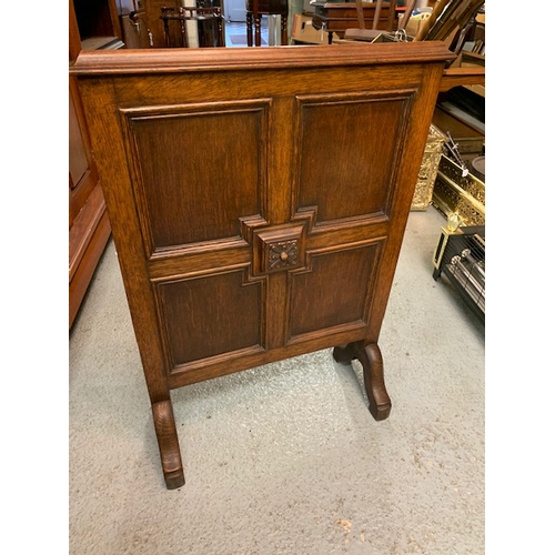 284 - Superb quality oak panelled fire screen