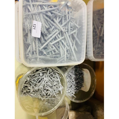 121 - Quantity of galvanised nails etc