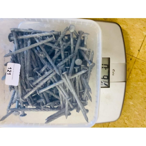 121 - Quantity of galvanised nails etc