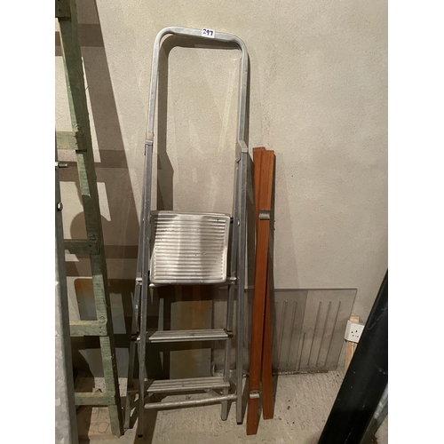 297 - Aluminum step ladder