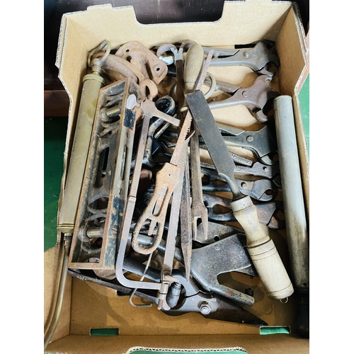 14 - Box lot of tools including pig ringers