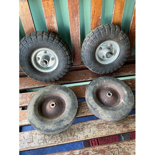 584 - Mixed lot of 4 small wheels