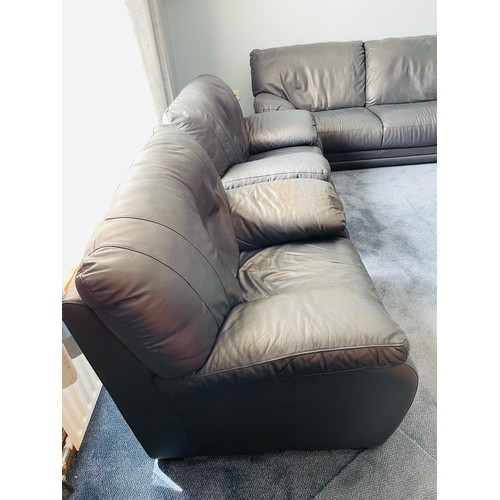 406 - Superb quality 3 piece suite in Italian Leather, 2m L x 3ft d and Armchair is 3 ft w.

(Collection f... 