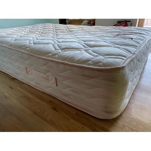 120a - Excellent quality 4'6'' x 6'  Beautiful Dreamer mattress