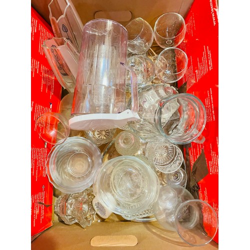 74 - Miscellaneous lot of glass