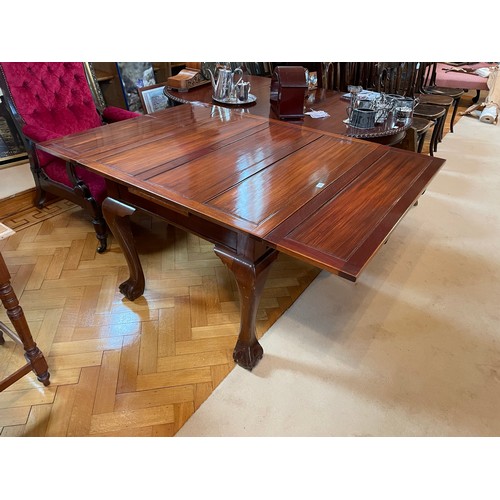 112 - Quality mahogany extendable dining table with heavy legs with ball and claw feet, 5' x42''w x29''h (... 