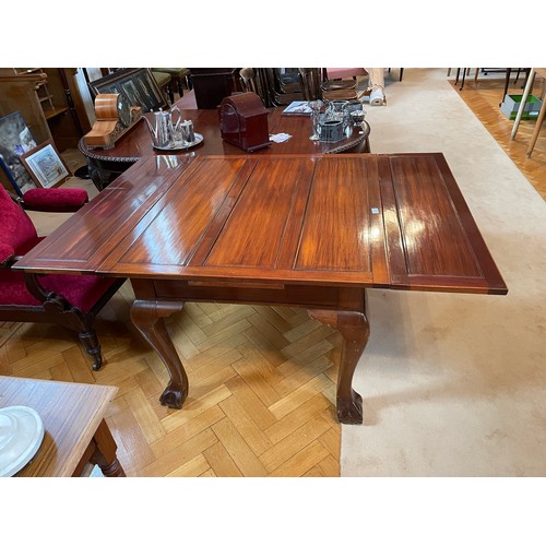 112 - Quality mahogany extendable dining table with heavy legs with ball and claw feet, 5' x42''w x29''h (... 