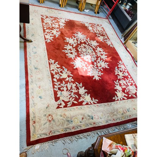 100 - Large beautiful rug 10' x 8'