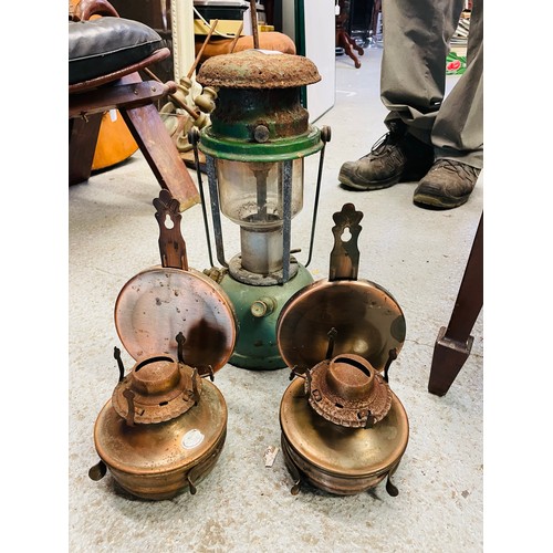 452 - A collection of 3 brass oil lamps