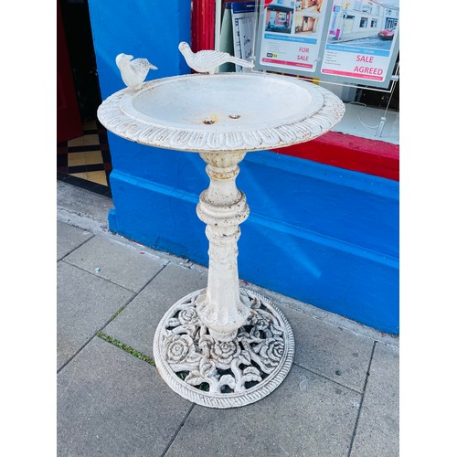 454 - A superb heavy cast iron bird bath, 30''h x 19''d