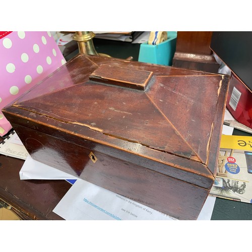 177 - American Civil War chess pieces, circa 60 pieces with chess board, and a Victorian mahogany box