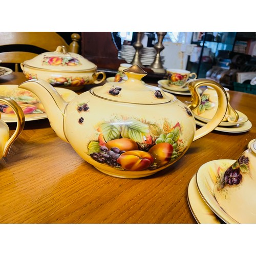 119 - 41 piece dinner and tea service, Aynsley Orchard Gold, full 6 place setting, fabulous condition