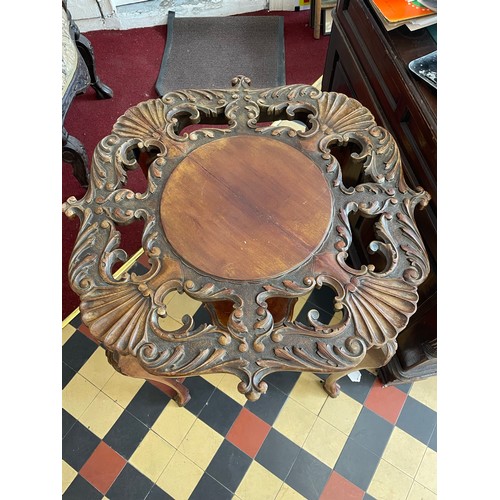 88 - Magnificent Georgian Irish oak centre table with carved hoof  feet and sell carving to the table top... 