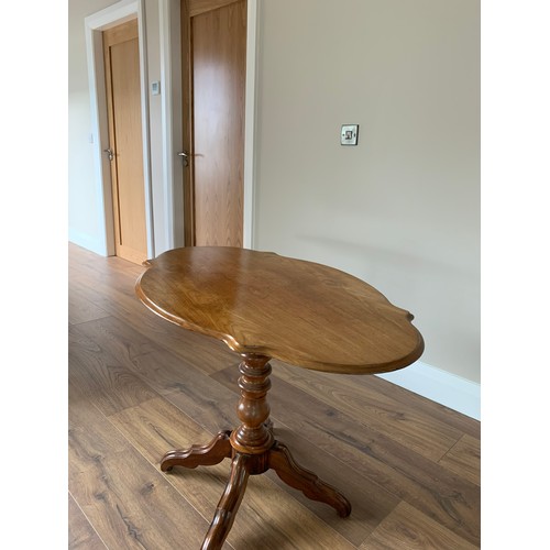 110b - Tilt top Victorian occasional table with a walnut top on a centre pod 27'' x 39''