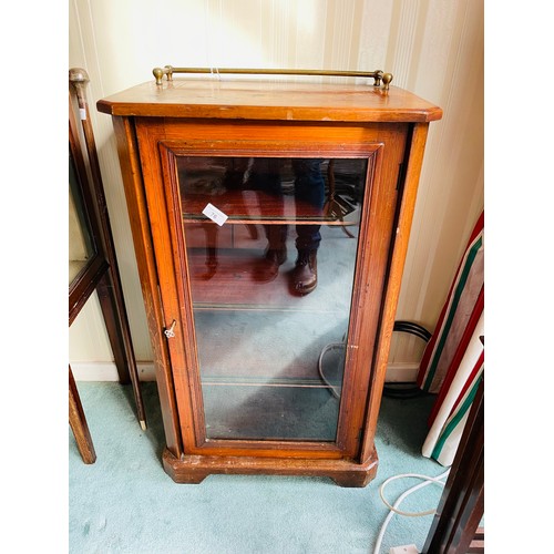 76 - Georgian 4 shelf inlaid display cabinet with brass gallery and key, 20''x 13'' x 33''