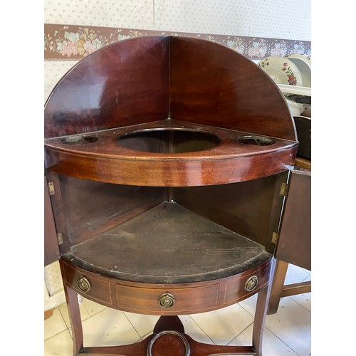 50 - A Georgian mahogany corner wash stand with two doors. Circa 1800 17'' x 39''