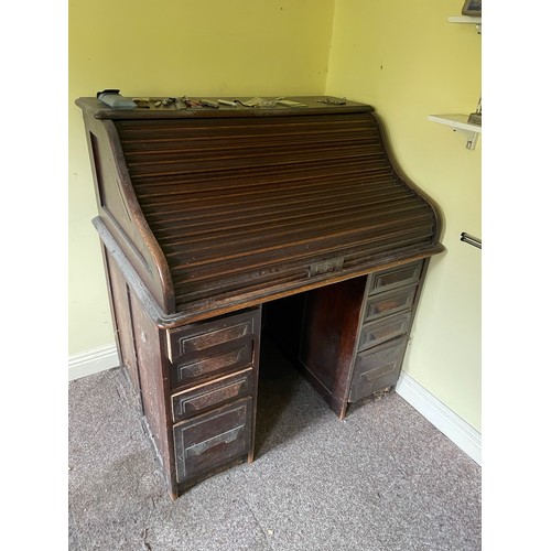 247 - Oak roll top 1920's desk with key 40''w x 46''h x 32''d