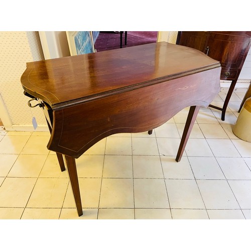 269 - A beautiful Edwardian inlaid serpentine Pembroke mahogany table of small proportions C.1900, 3' w x ... 