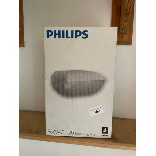 352 - Philips security light