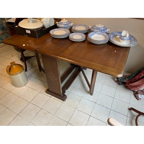 262 - Drop leaf kitchen dining table, 57'' x 34'' x28''h